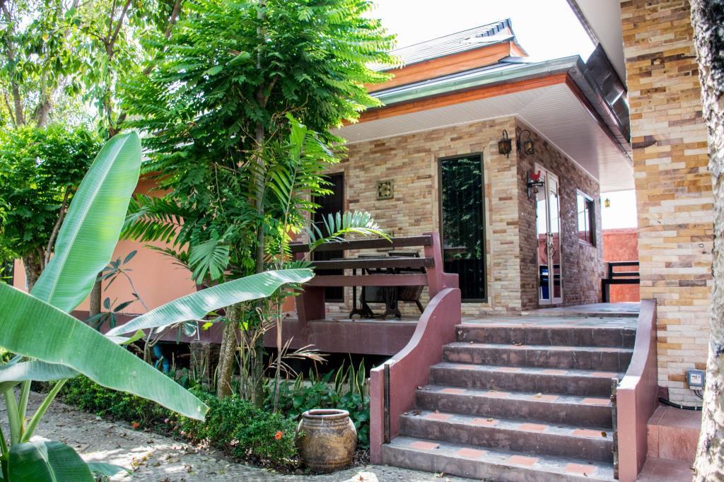 Phalaburi Resort Ban Chang  Buitenkant foto